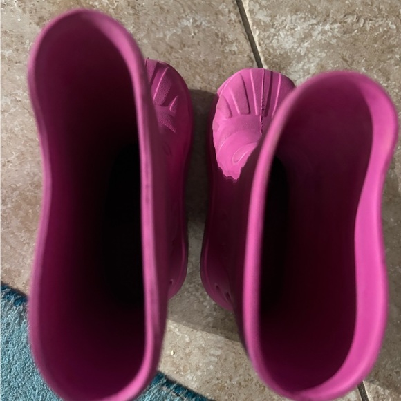 CROCS Fuchsia Kids' Boots - Picture 6 of 6